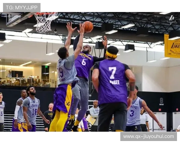 从绿茵到篮坛跨界之路探秘足球员转型篮球的热血成长传奇全景呈现